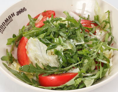 Изображение Салат из свежих овощей и зелени с маслом